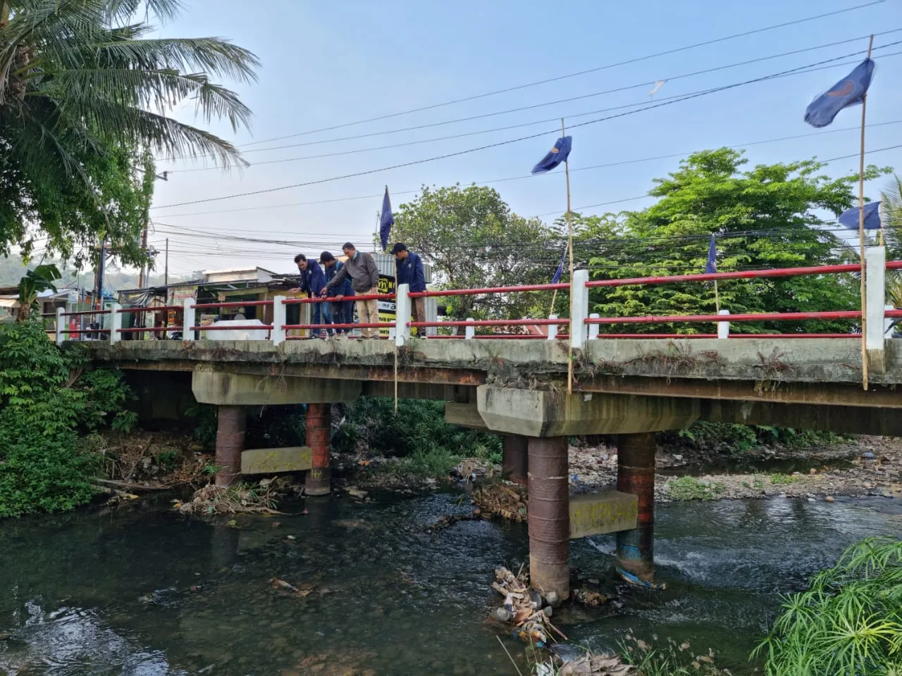 Gotong Royong Bersih Lingkungan