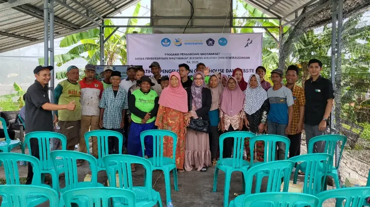Pelatihan Greenhouse melalui Program Pengabdian kepada Masyarakat oleh Polines